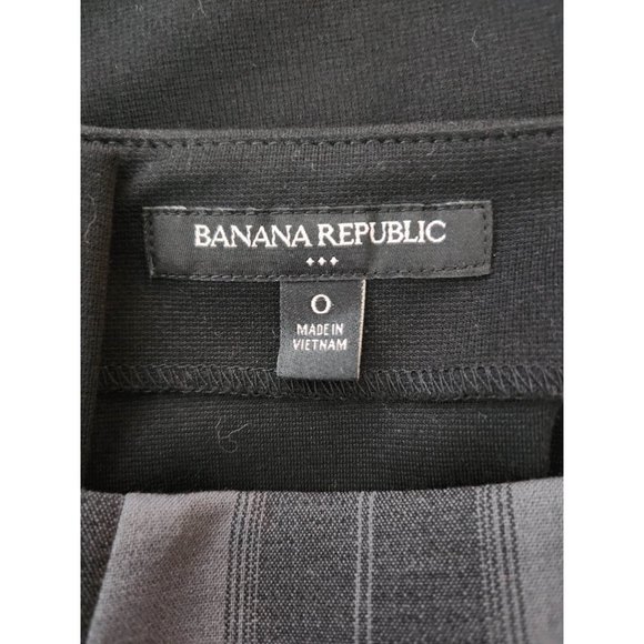 Banana Republic Black & Grey Checked/Plaid Skirt | Size 0 - Picture 3 of 4